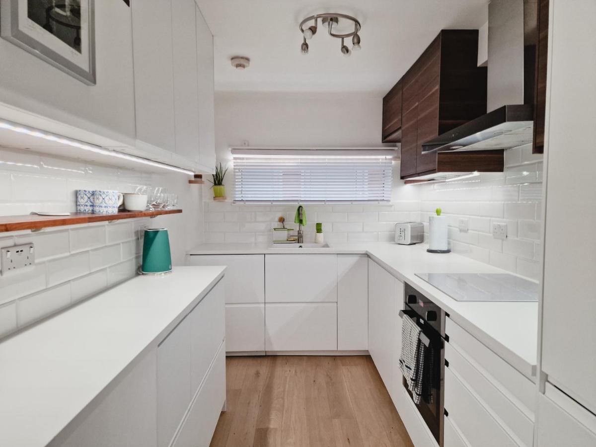 Luxury Canal-front 2 Bedroom Loft Appartement Londen