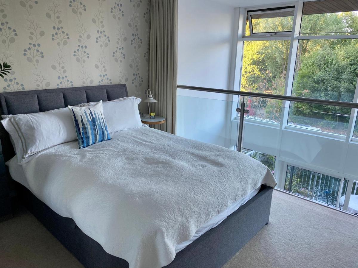 Luxury Canal-front 2 Bedroom Loft Appartement Londen