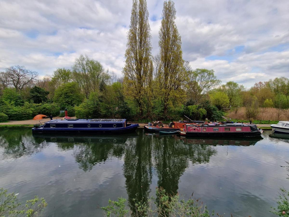 Luxury Canal-front 2 Bedroom Loft Londen